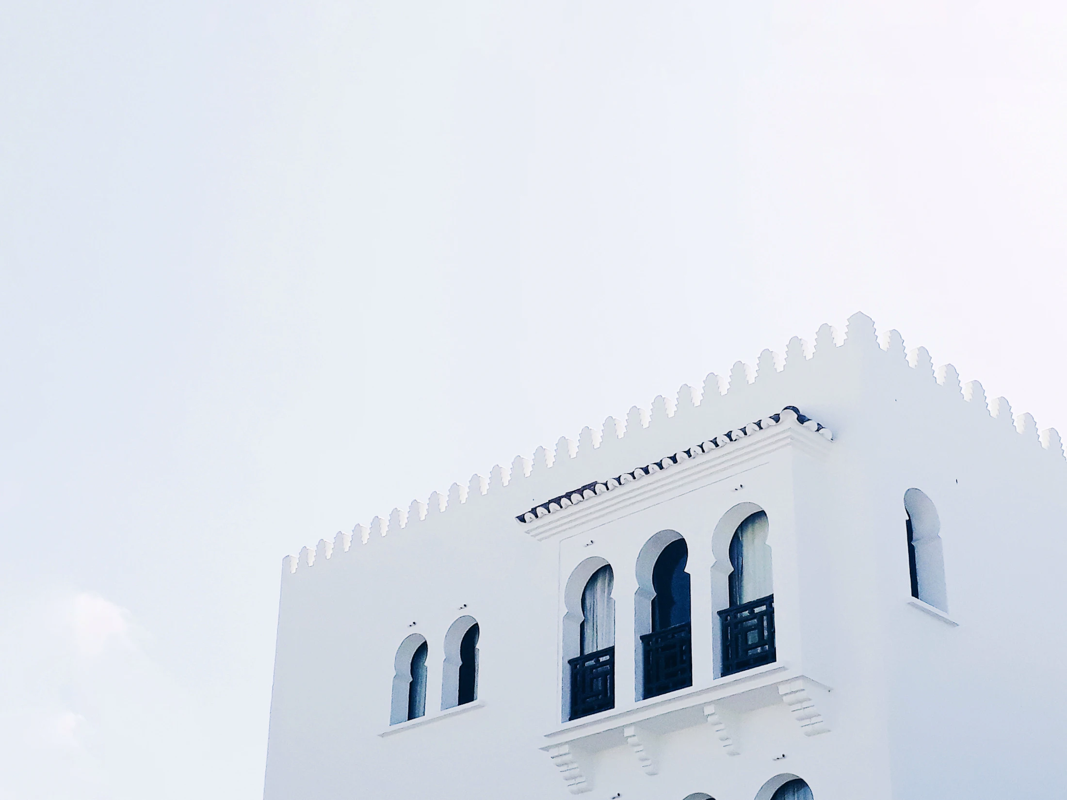 Façade architecturale claire d’un immeuble contemporain — Résidence BAB TANGER, quartier Moulay Rachid, Tanger