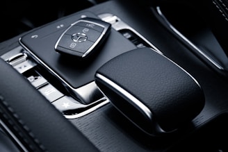 black Mercedes-Benz fob