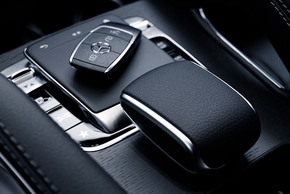 black Mercedes-Benz fob