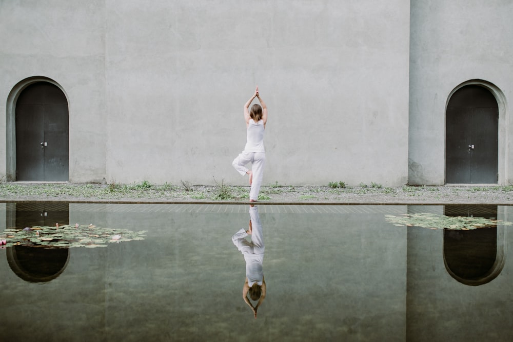 Frau beim Yoga