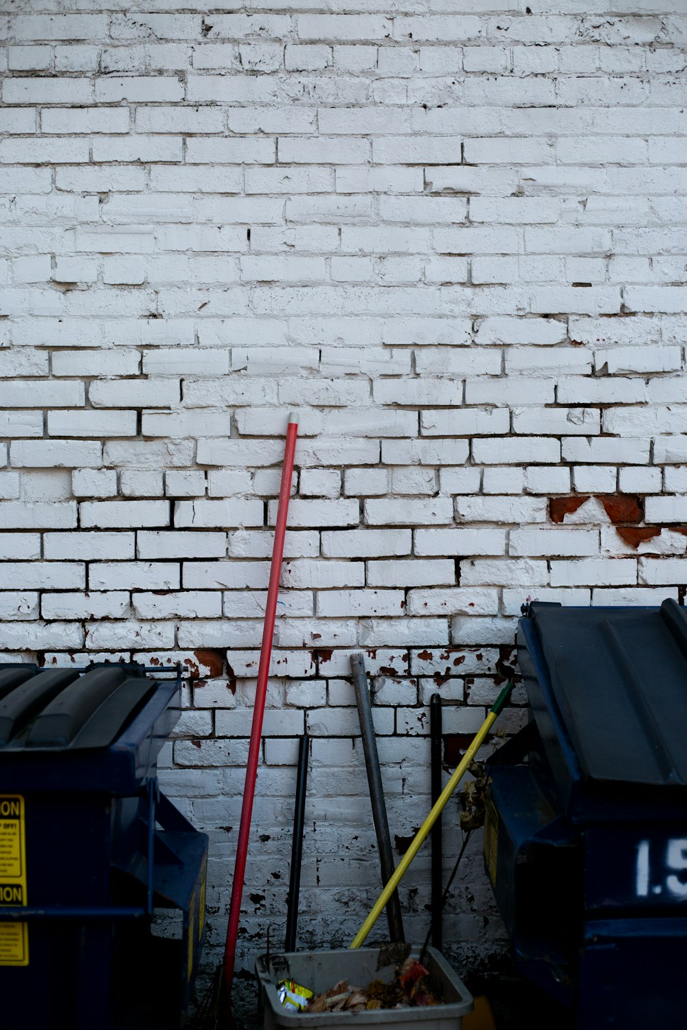 Cubos de basura negros