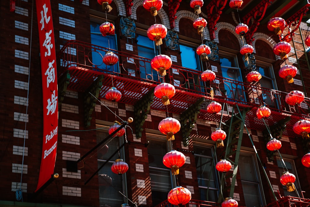 hanged red lantern lamps