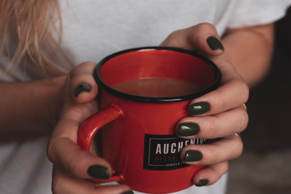 shallow focus photo of red ceramic mug