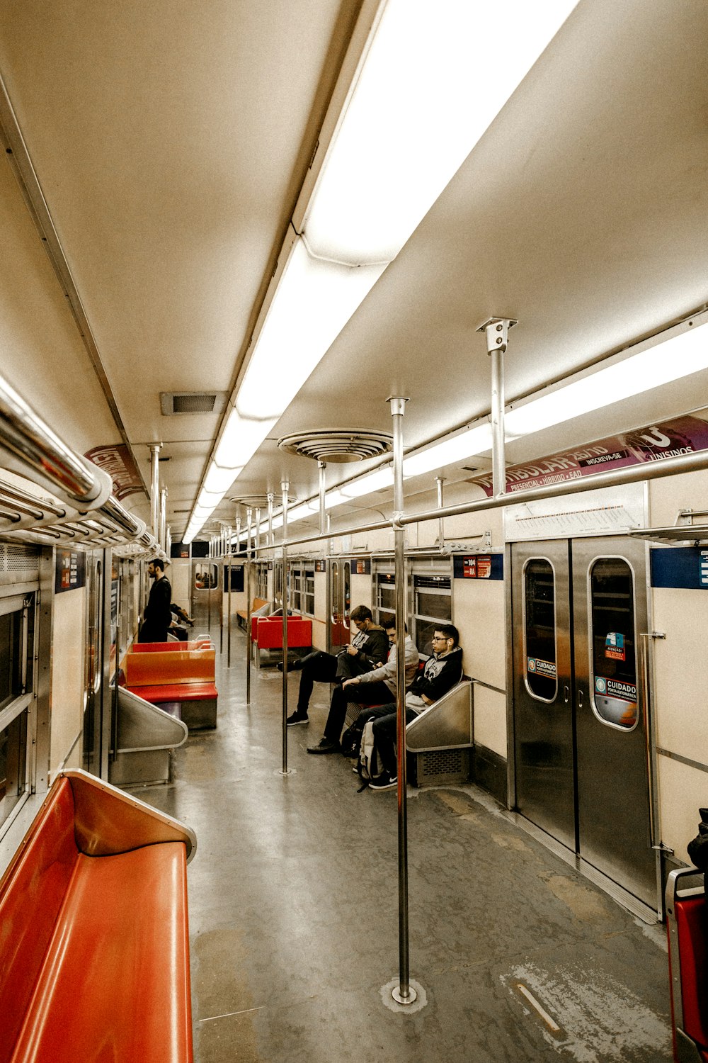 Personas en tren