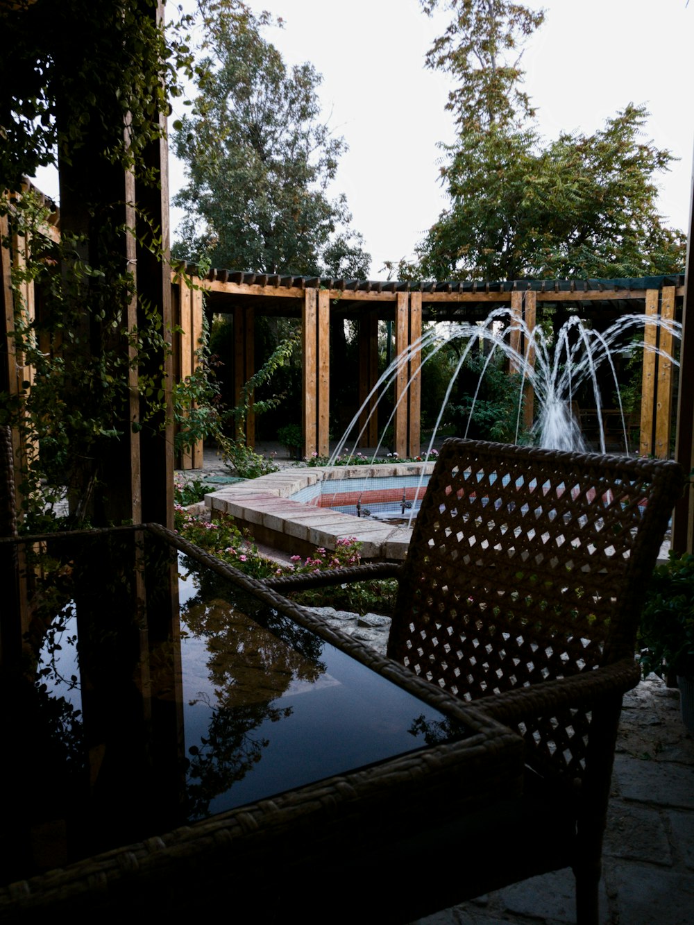 shallow focus photo of outdoor water fountain