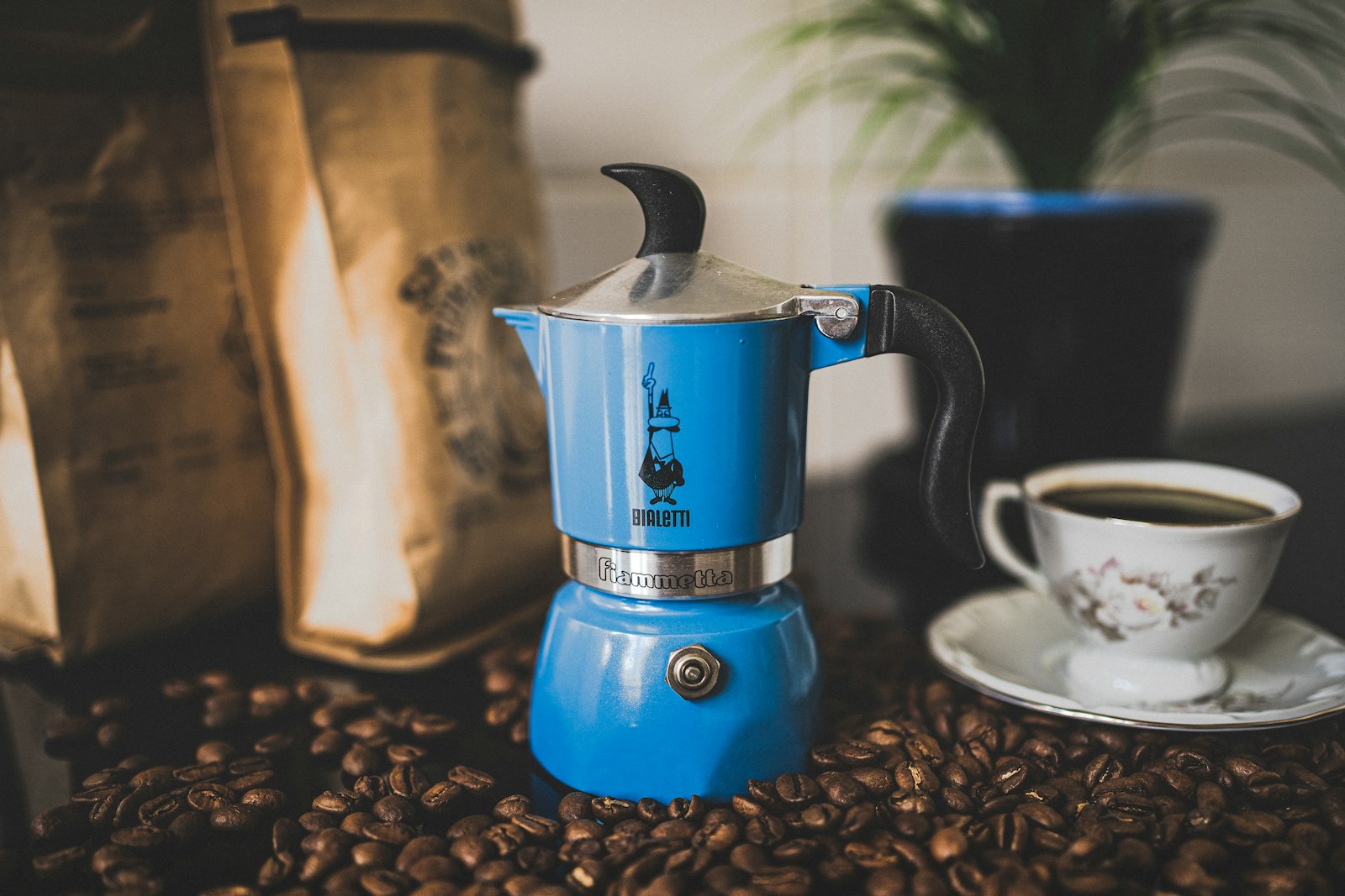 Sony a7 III + Sony FE 35mm F1.8 sample photo. Blue moka pot photography