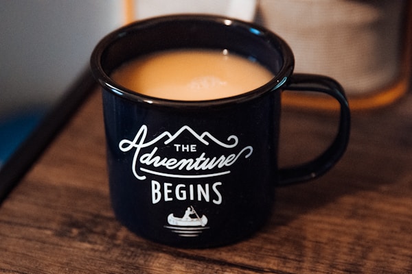 Taza con asa de corazón personalizada