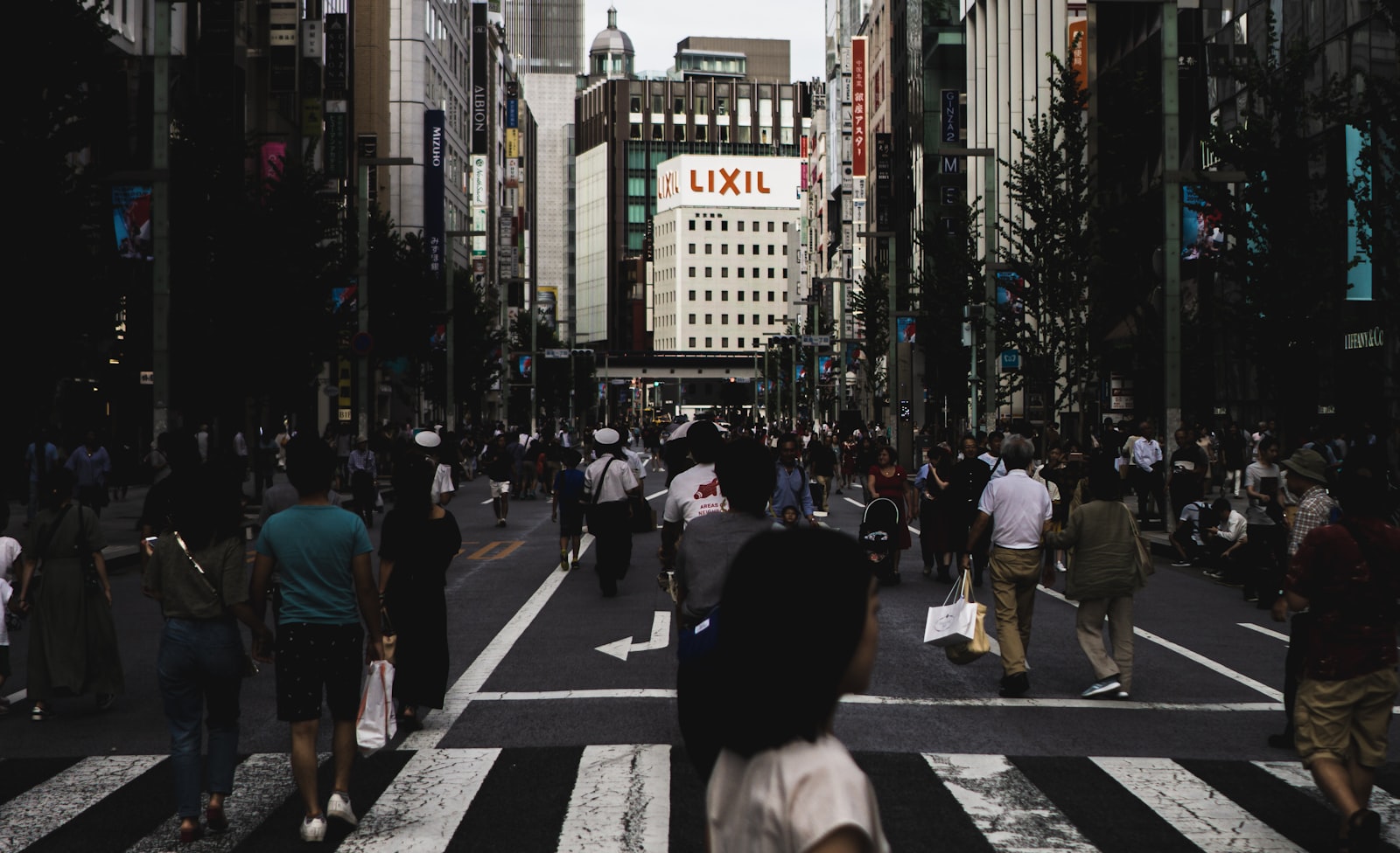 Sony a6000 + Sony FE 28mm F2 sample photo. People standing near buildings photography