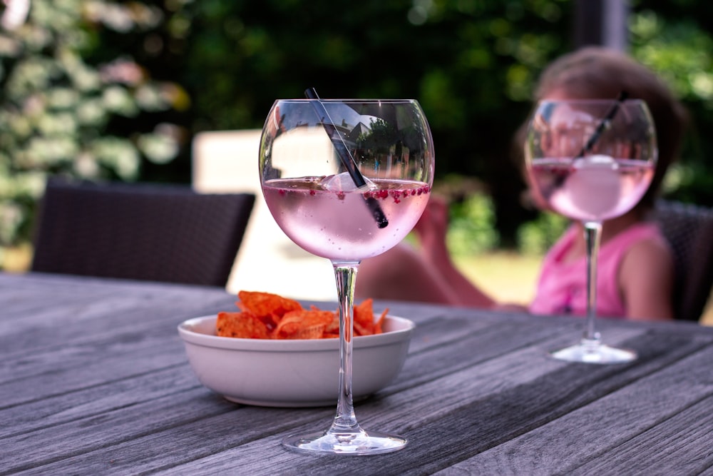 Copa de vino transparente de tallo largo