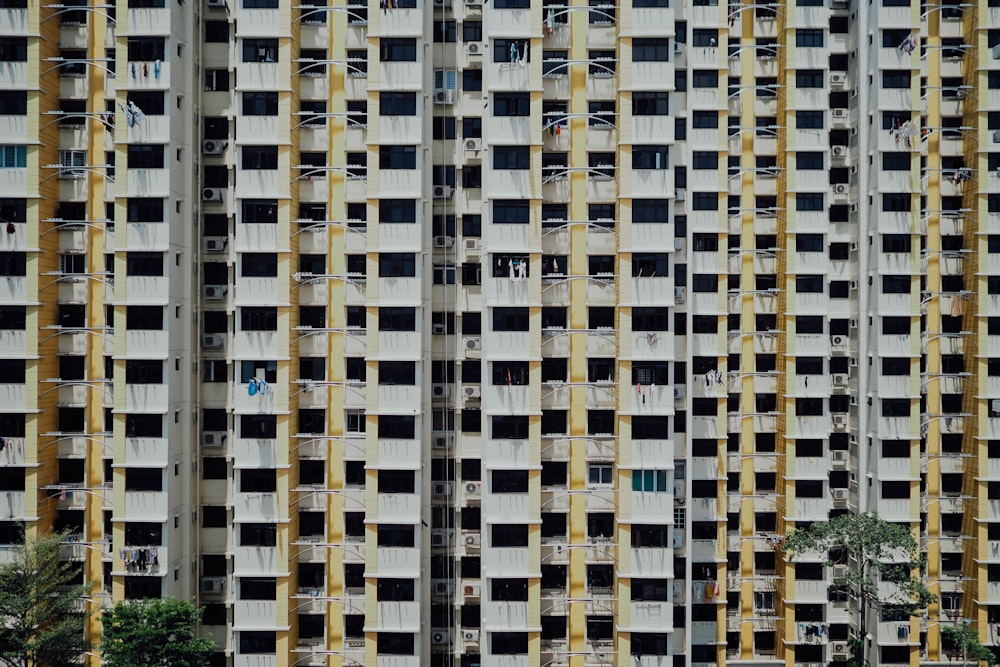 Bâtiment en béton gris