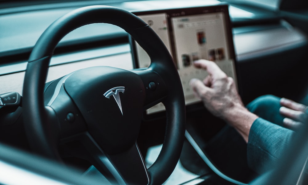 black Tesla steering wheel