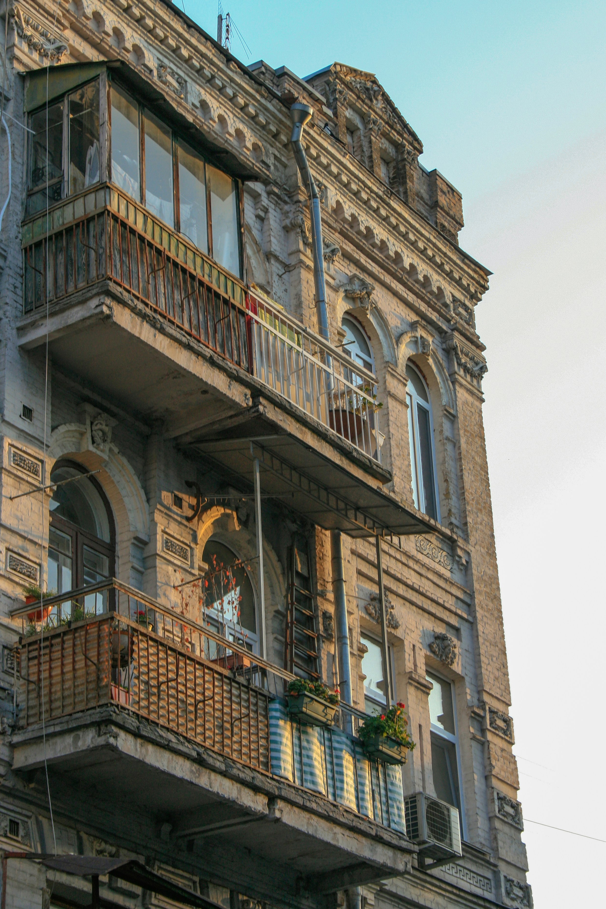 brown concrete building during daytime