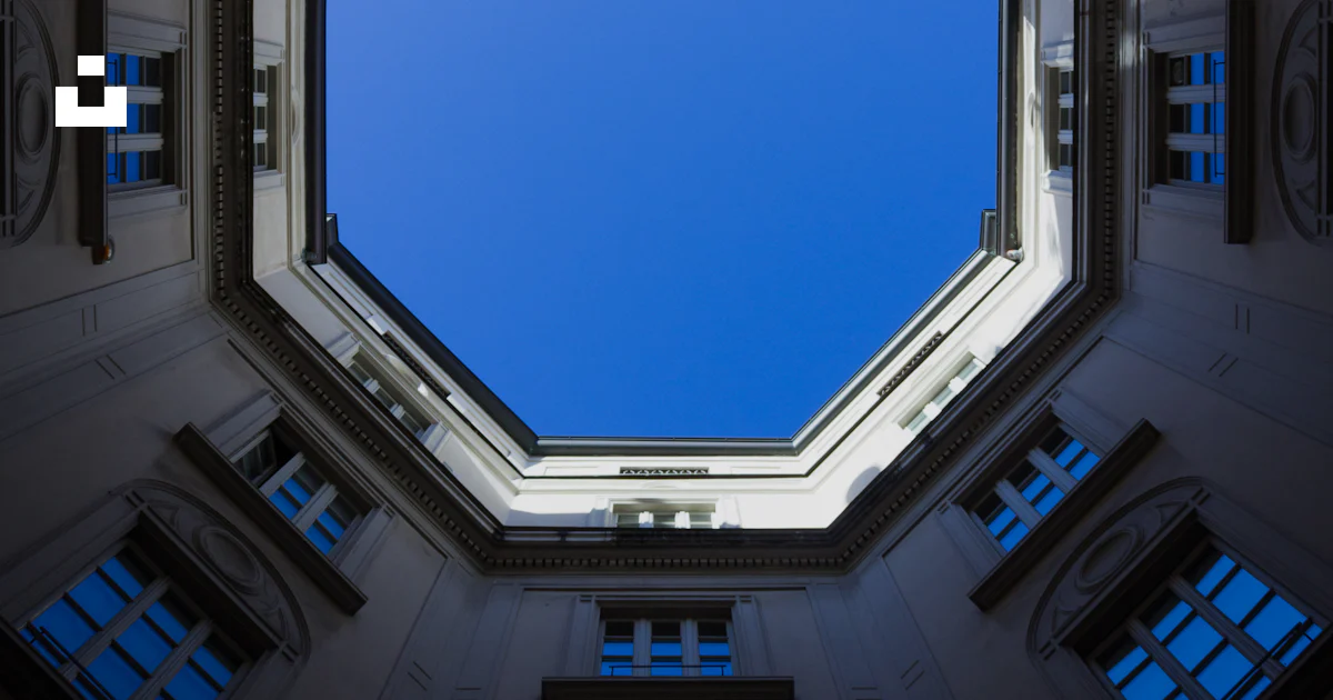 Ceilingview A view looking up at the ceiling of a building photo – Free Milano ...