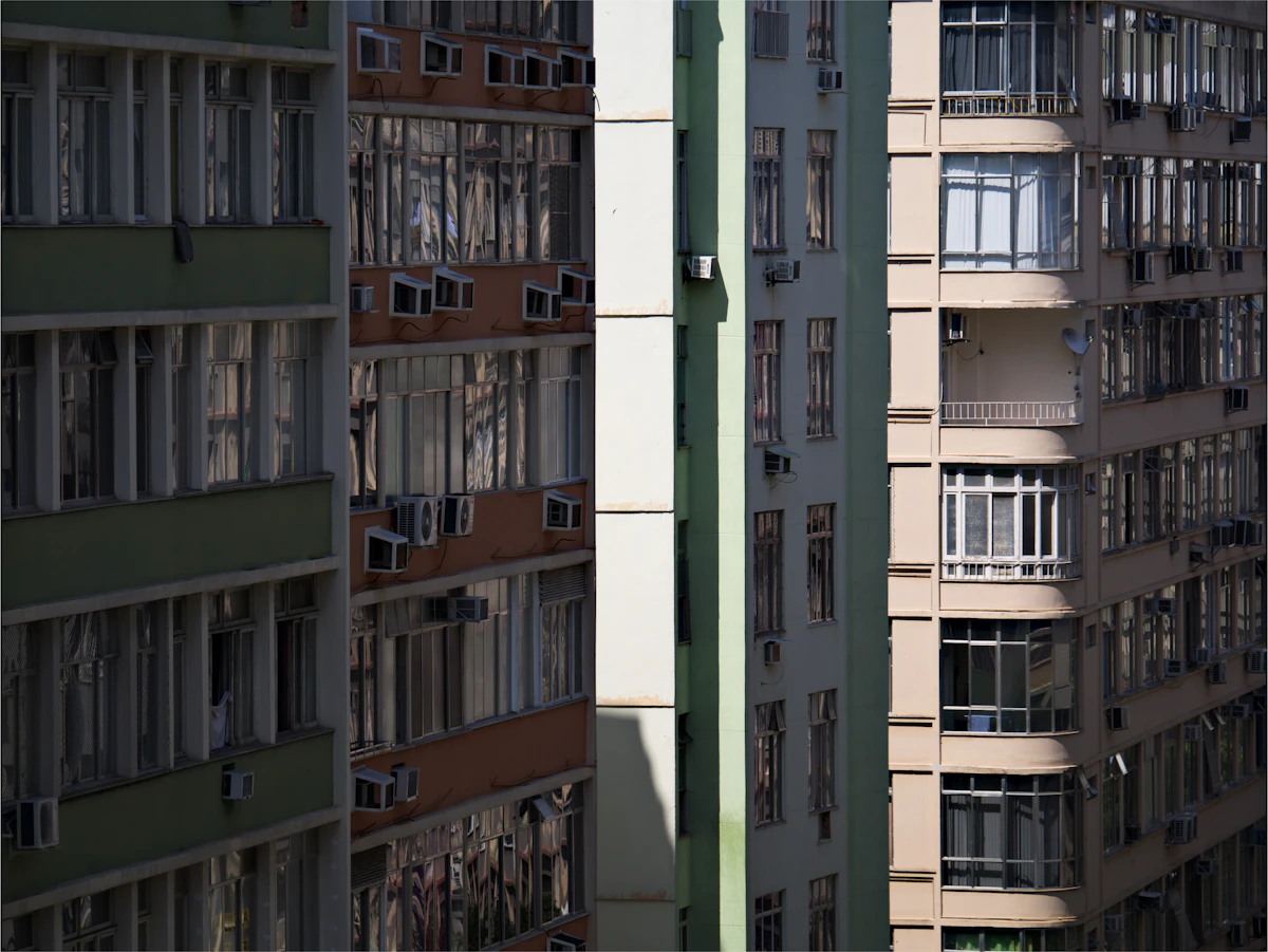 Blok apartemen hunian berwarna-warni