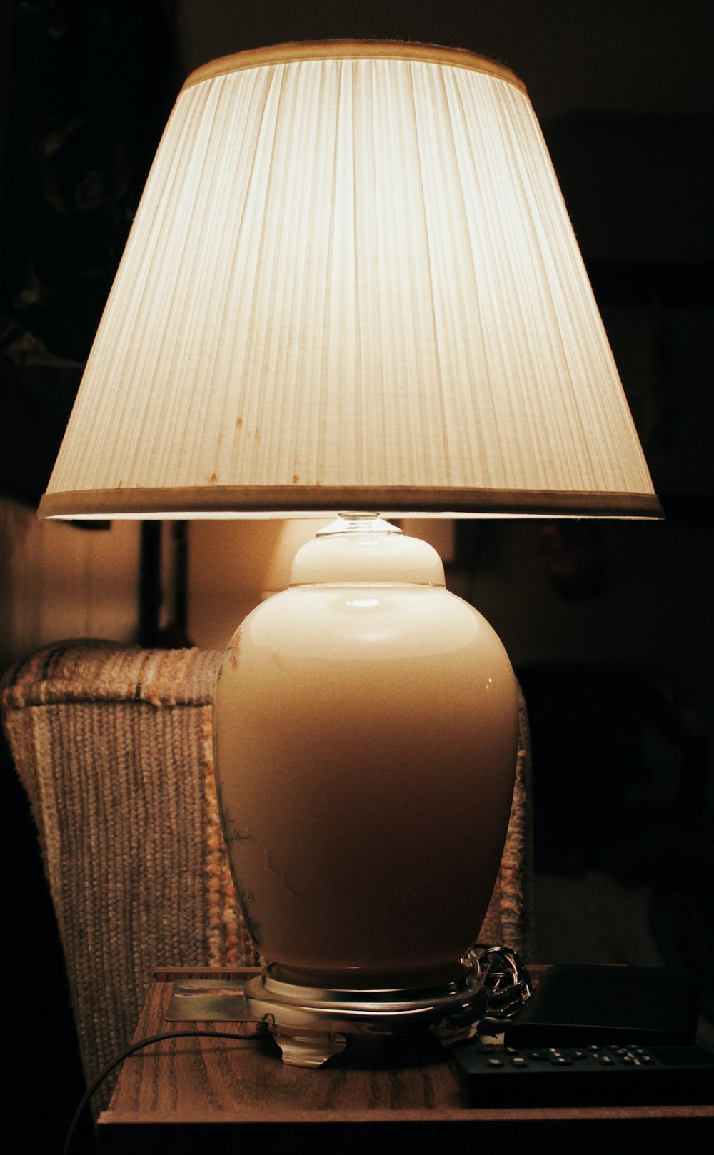 lampe de table allumée