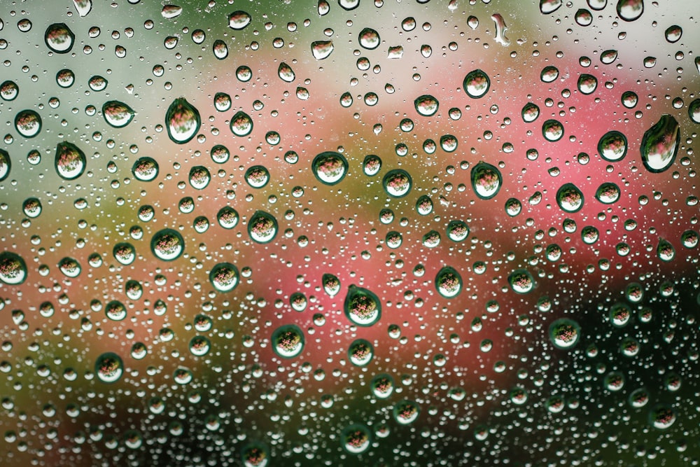 gouttes d’eau sur verre