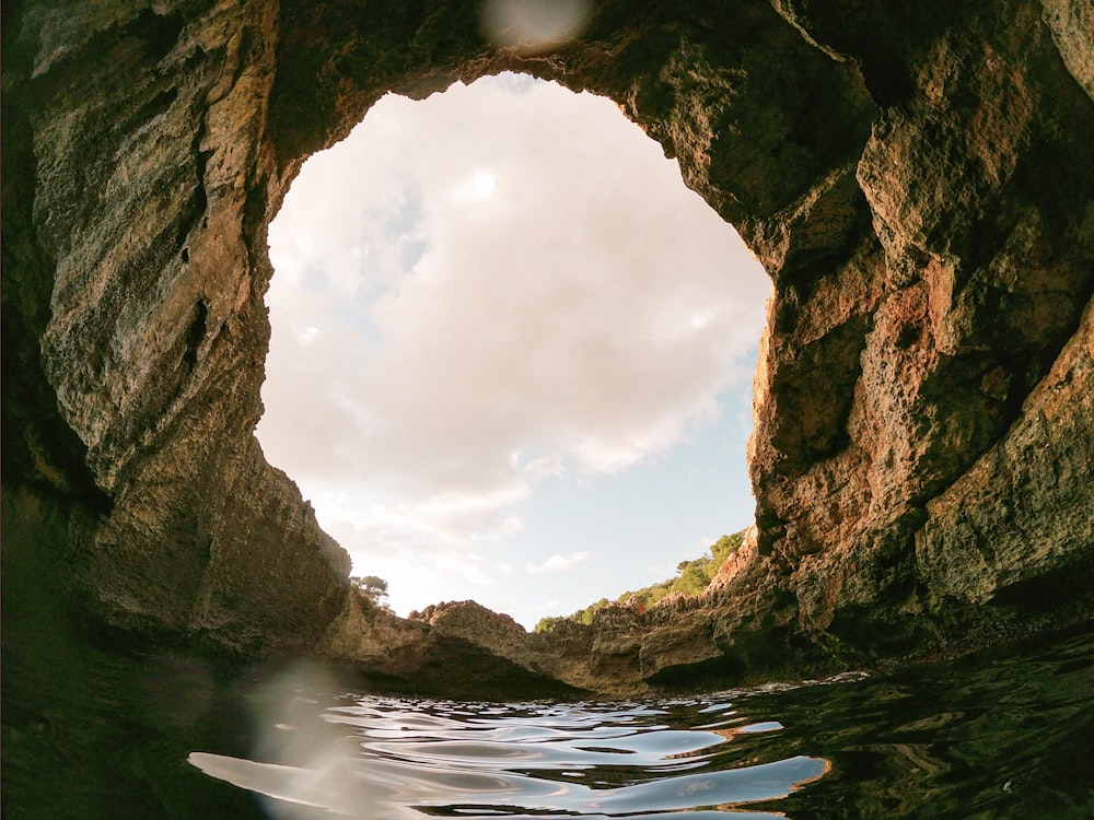 água na caverna