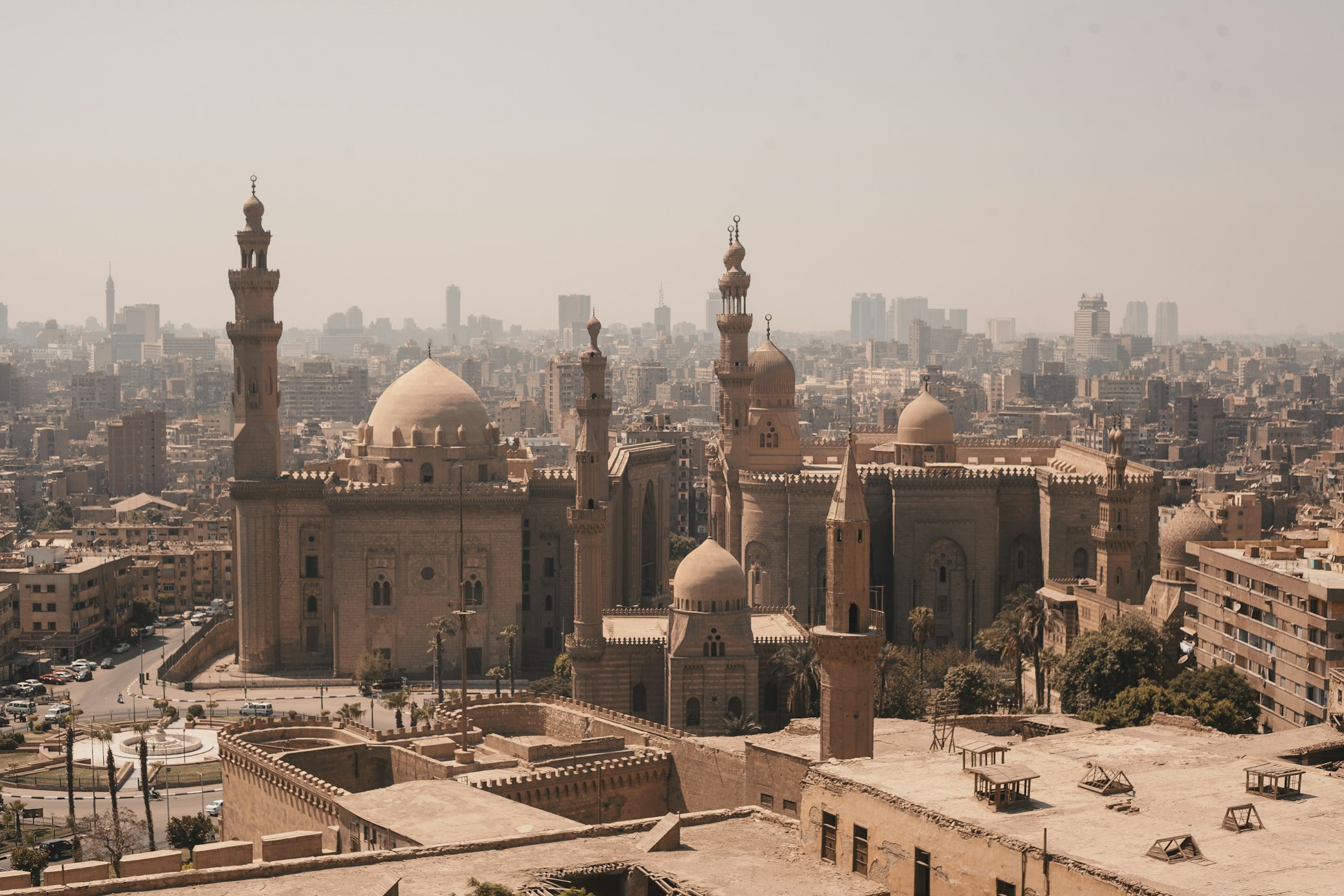 Gli antichi edifici del Cairo visti dall'alto
