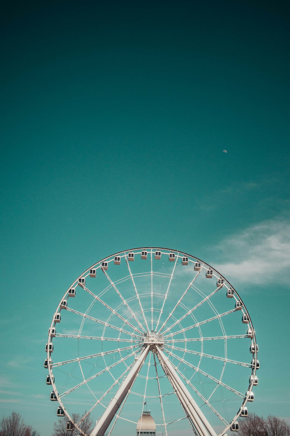 round white ferris wheel under gray and blue sky