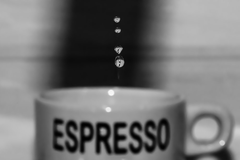 Taza de cerámica espresso blanca