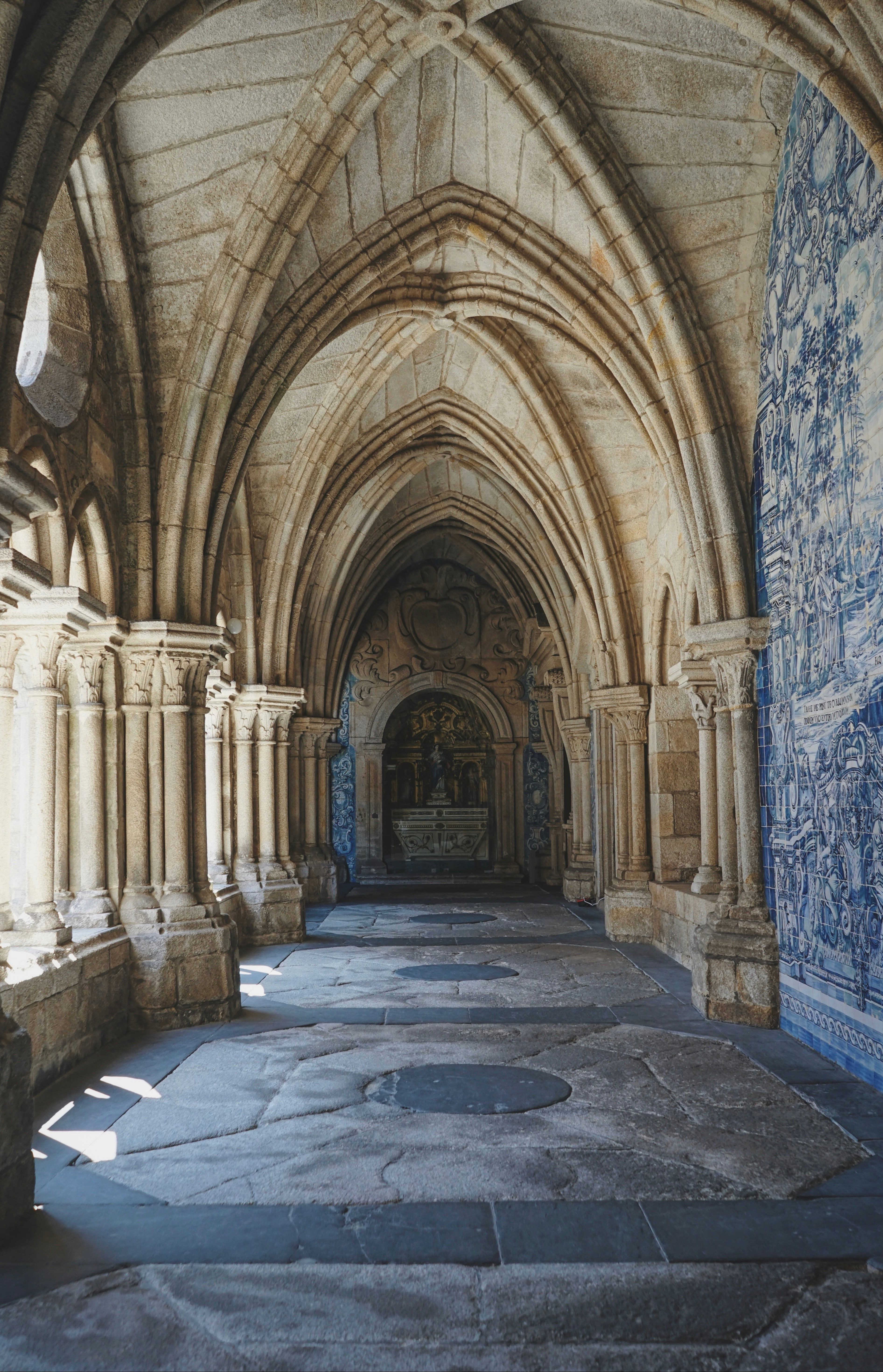 gray and beige stone hallway photo – Free Corridor Image on Unsplash