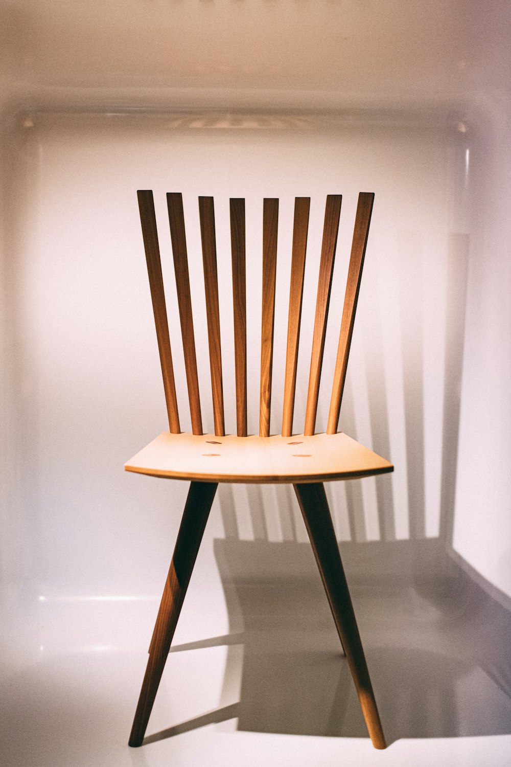 sedia in legno marrone