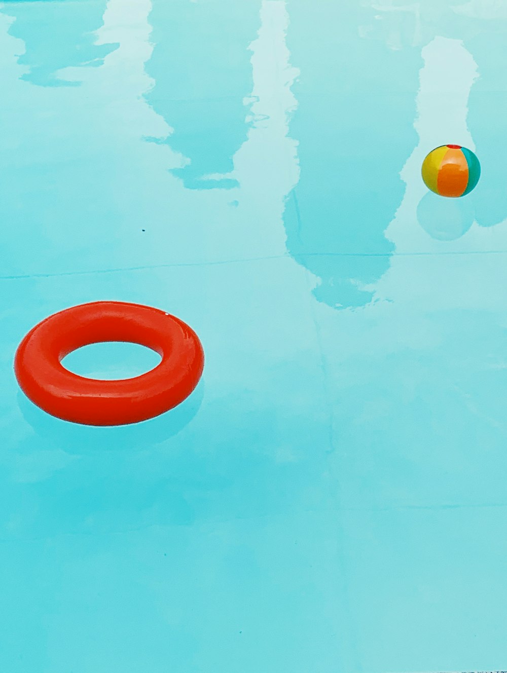 ring float on pool