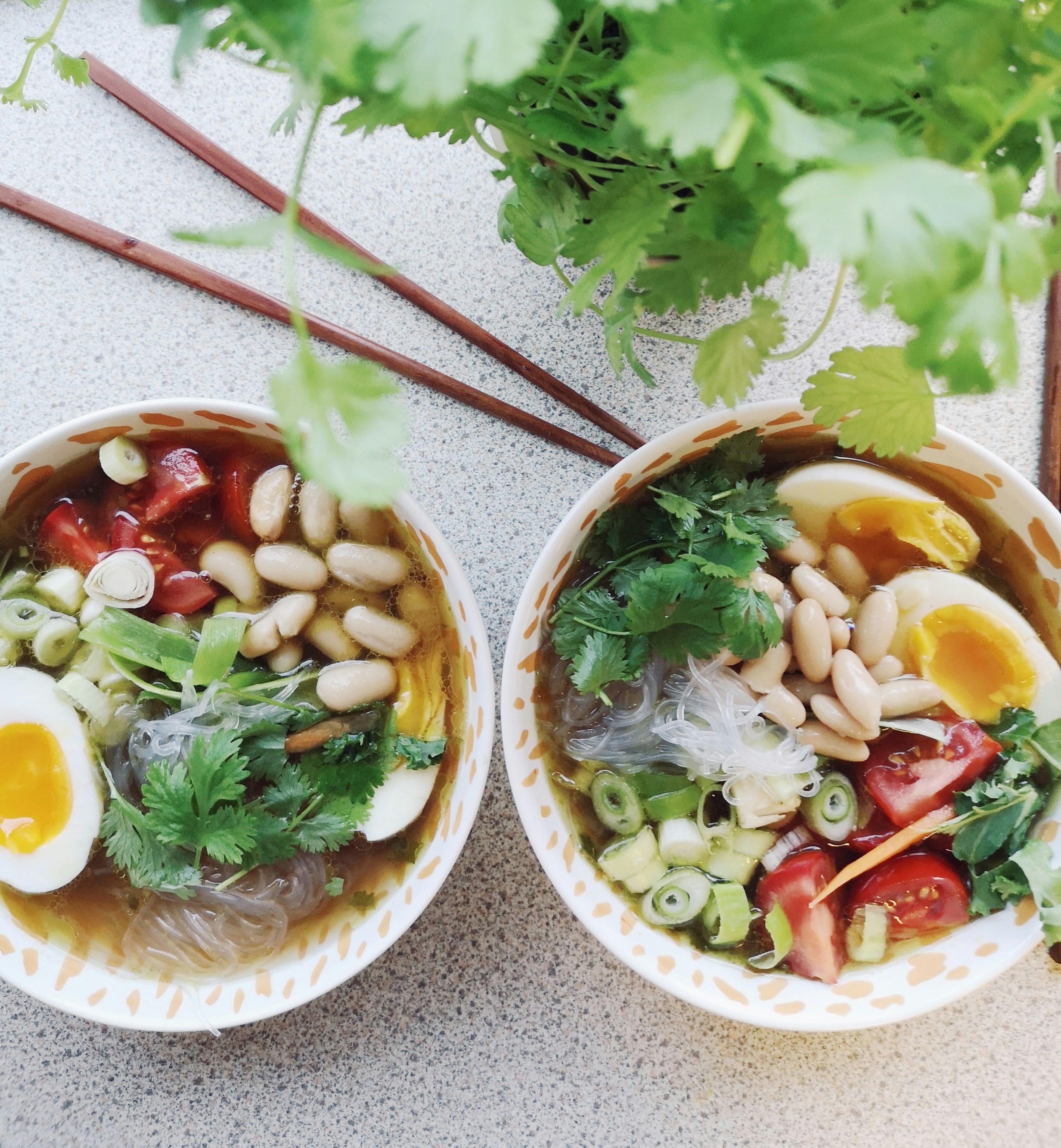 แม่ให้นมควรหลีกเลี่ยงอาหารอะไร? แอลกอฮอล์ คาเฟอีน ของดิบ และอาหารหมักดอง