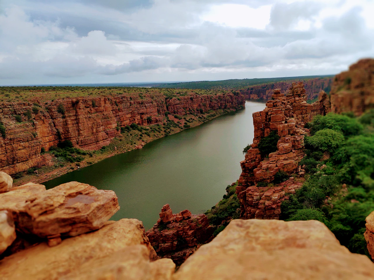 The red rock Gandikota canyon with the Pennar river winding through the gorge