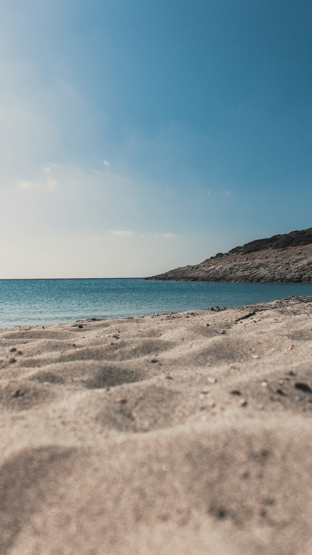 Paisaje a la orilla del mar