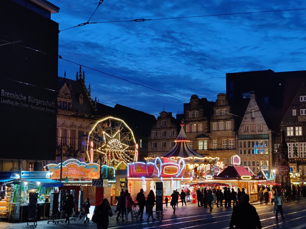 Menschen in der Nähe von Carnival