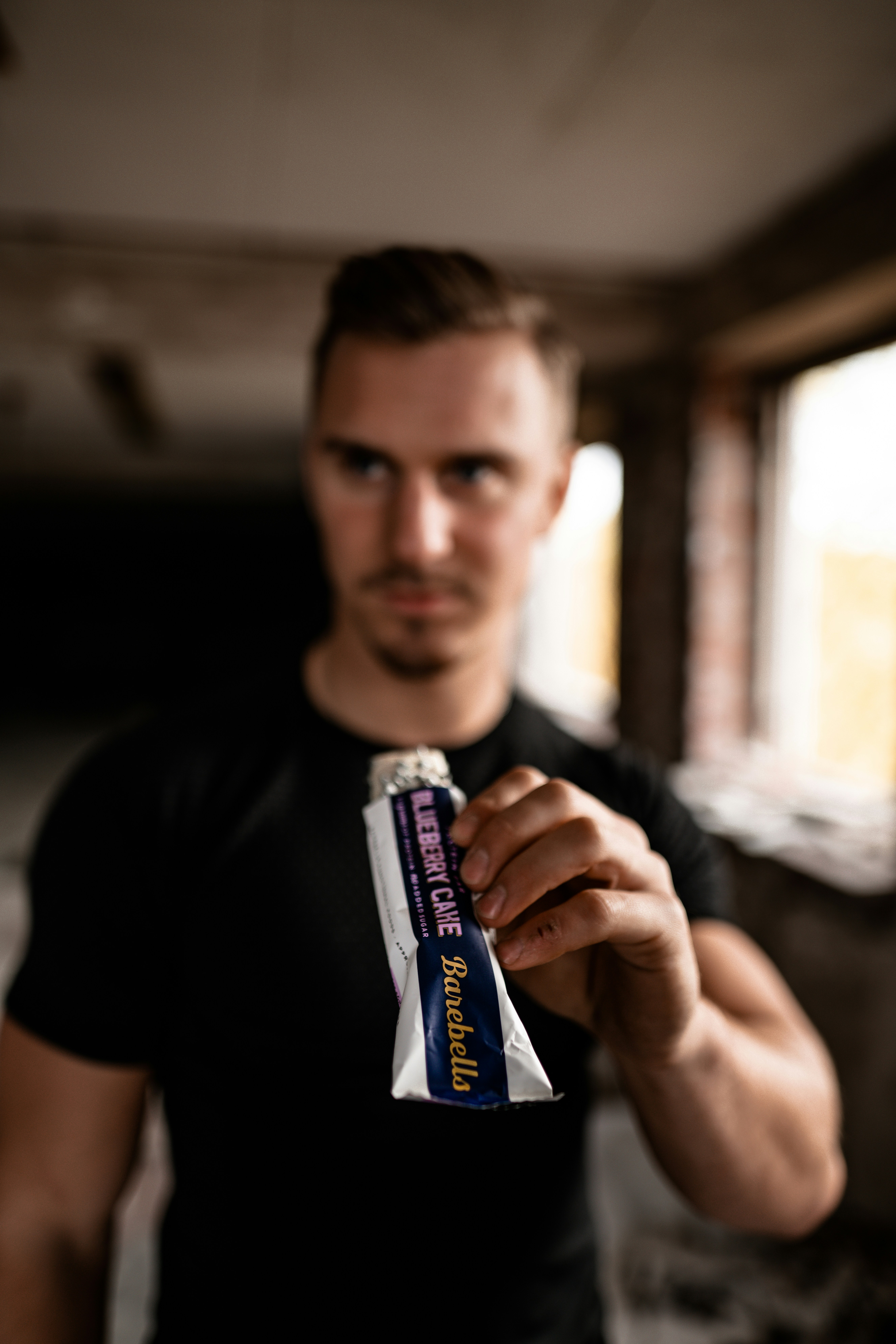 Plant-based runner using vegan marathon fueling gels during endurance training