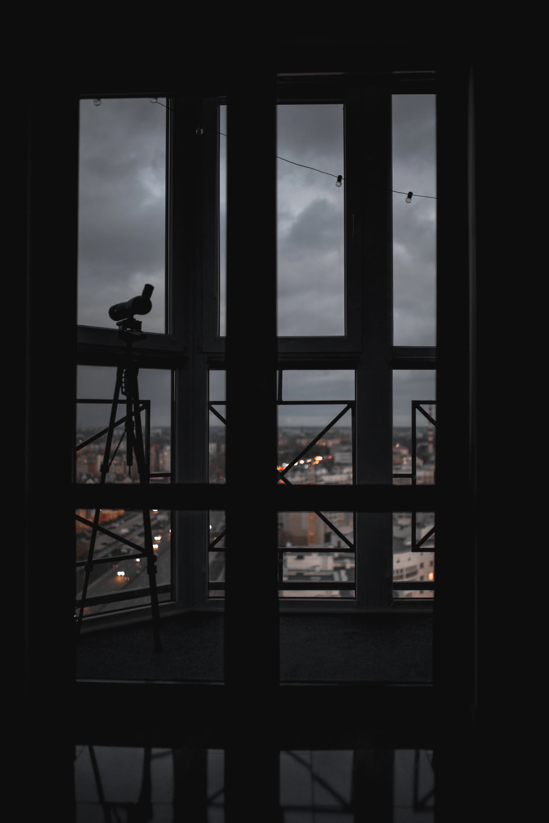 gray computer monitor