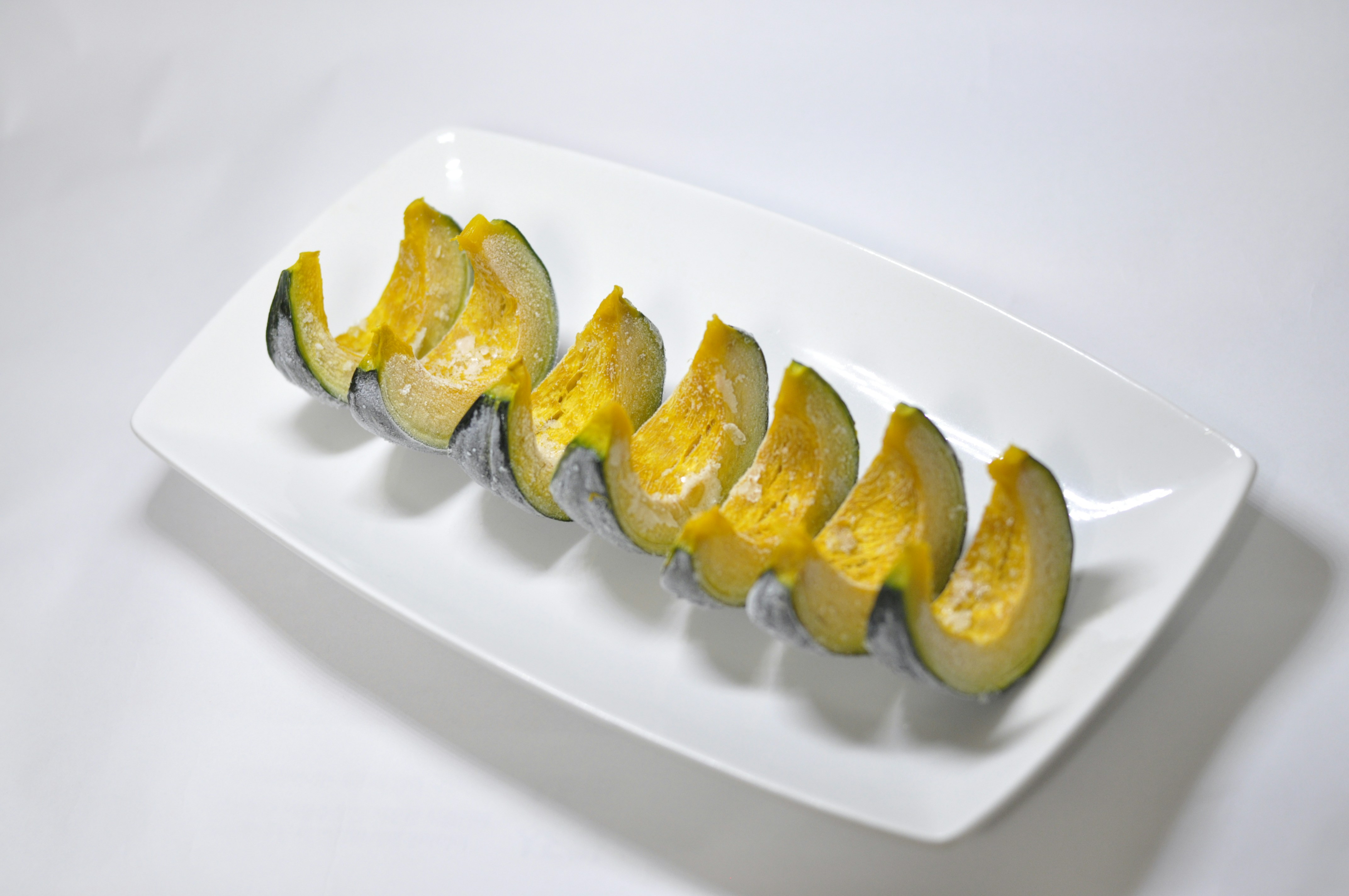 Detailed shot of a yellowtail roll.