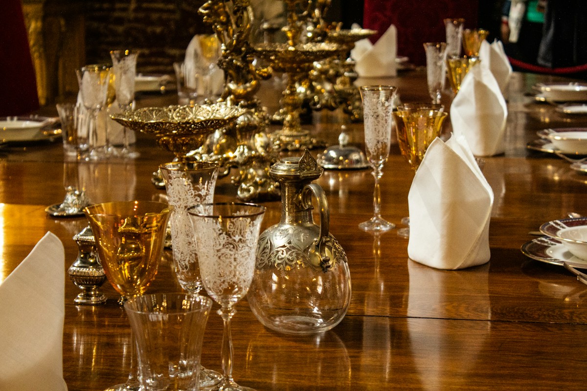 Gold Charger & Flatware Set