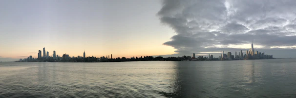 A wide shot of the city skyline at dusk, reflecting Horizontas’ connection to the urban pulse.