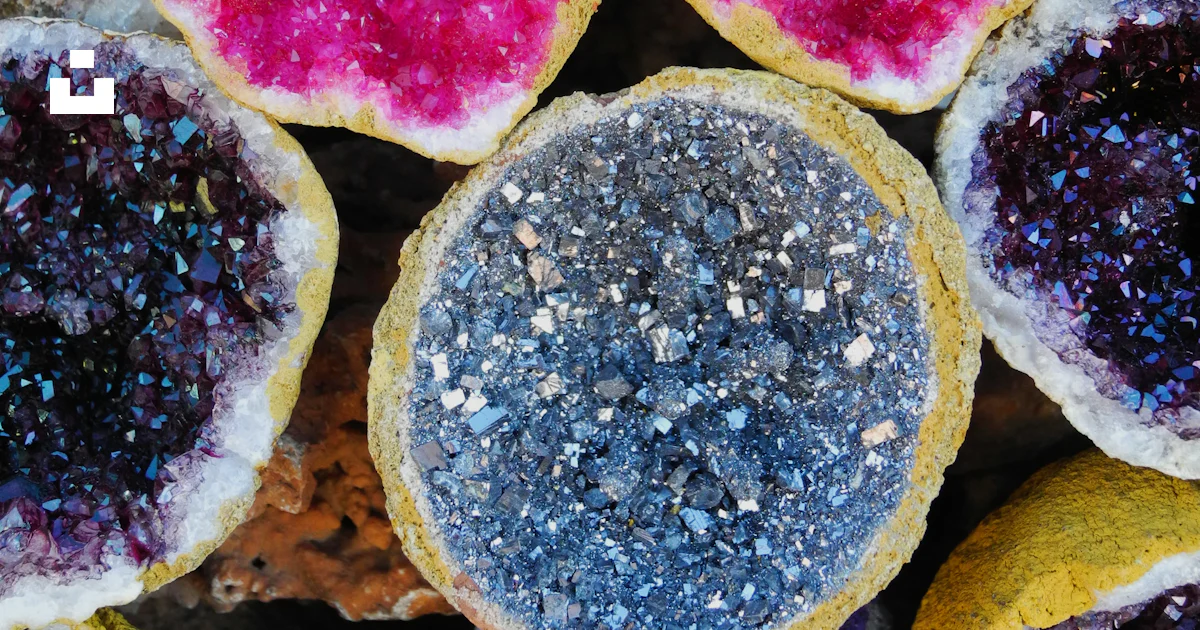 Color A Geode Assorted-color geode stones photo – Free Morocco Image on Unsplash