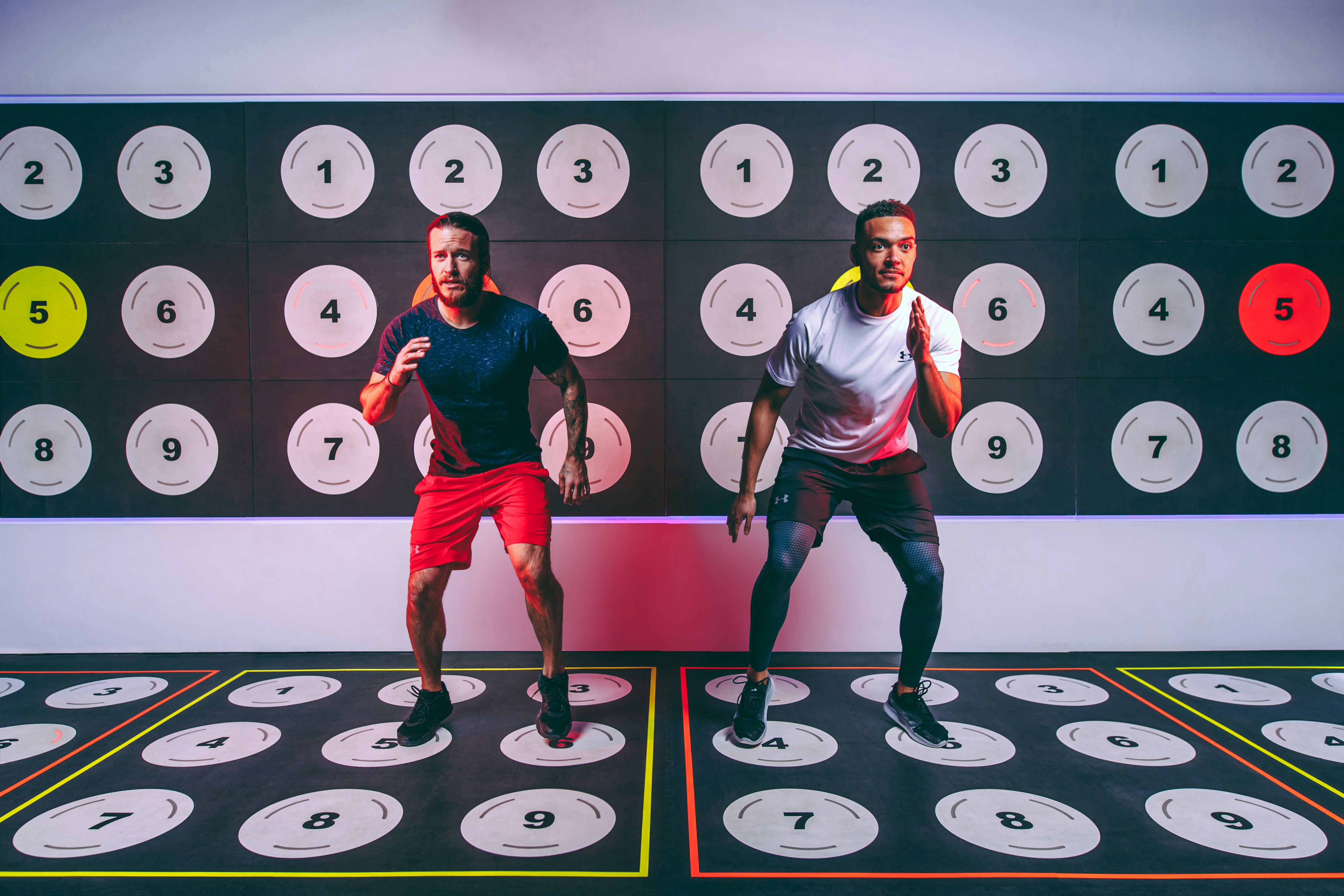 dua pria melakukan pavigym