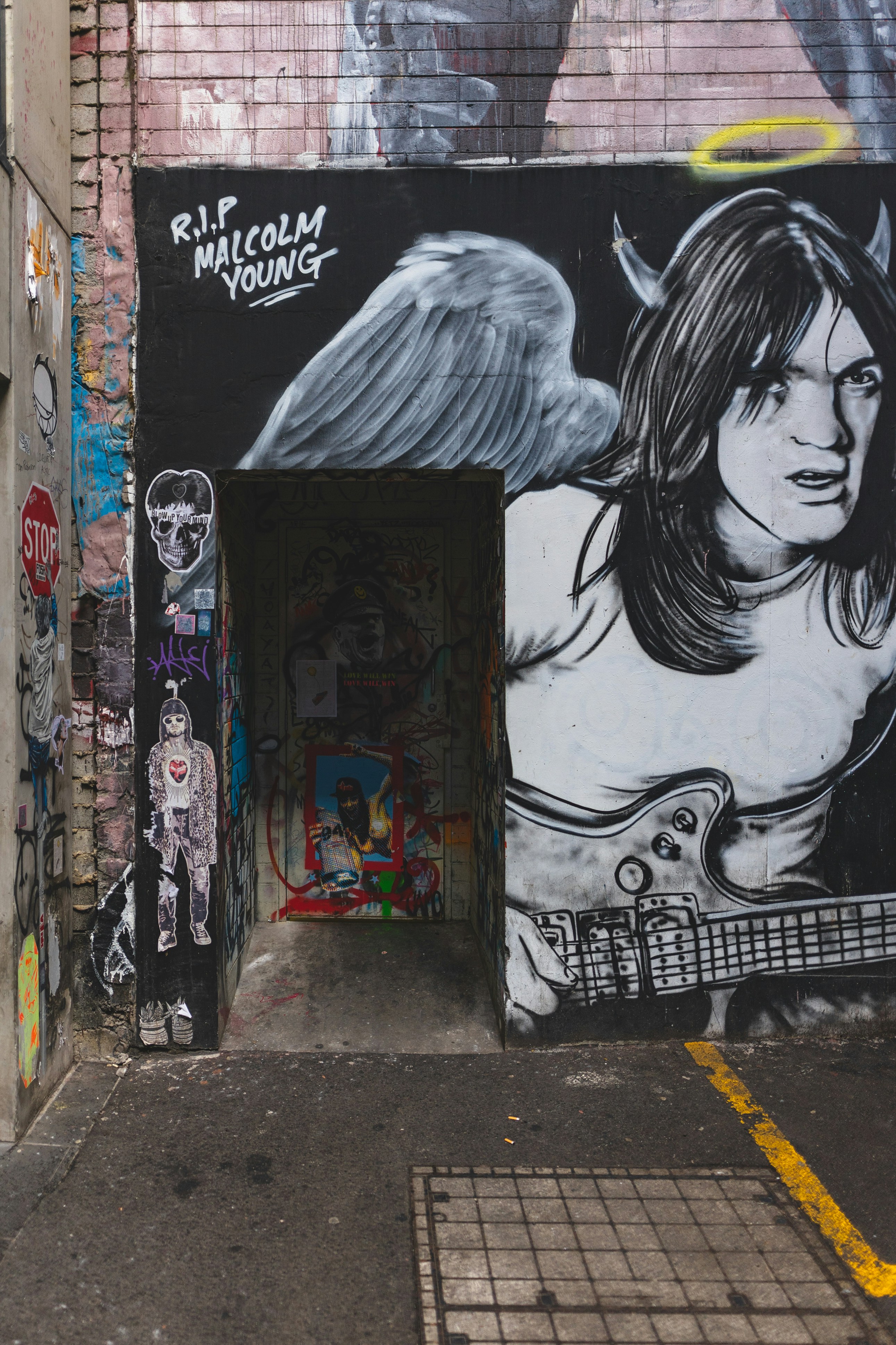 壁の落書きの写真 Unsplashで見つけるグレーの無料写真