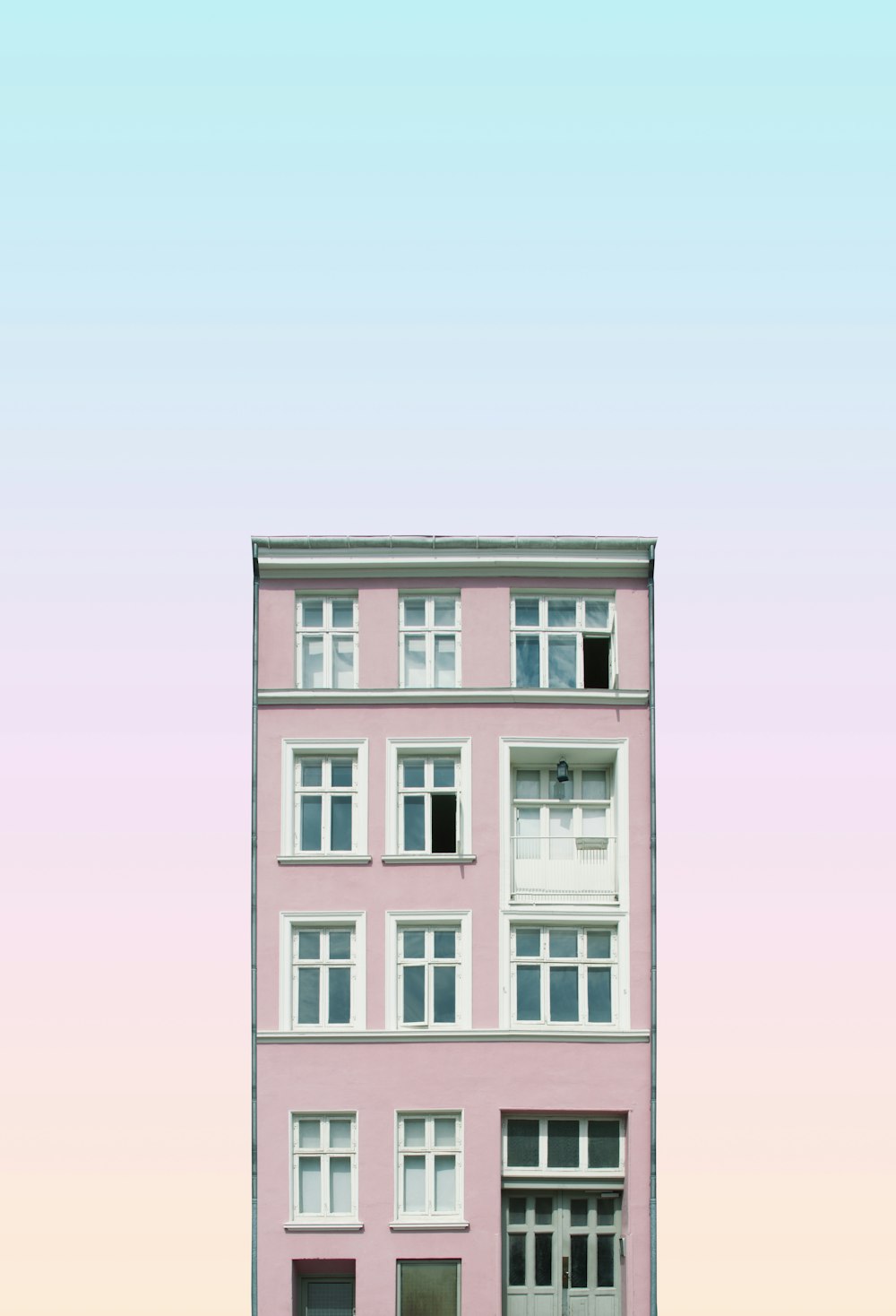 Edificio pintado de rosa