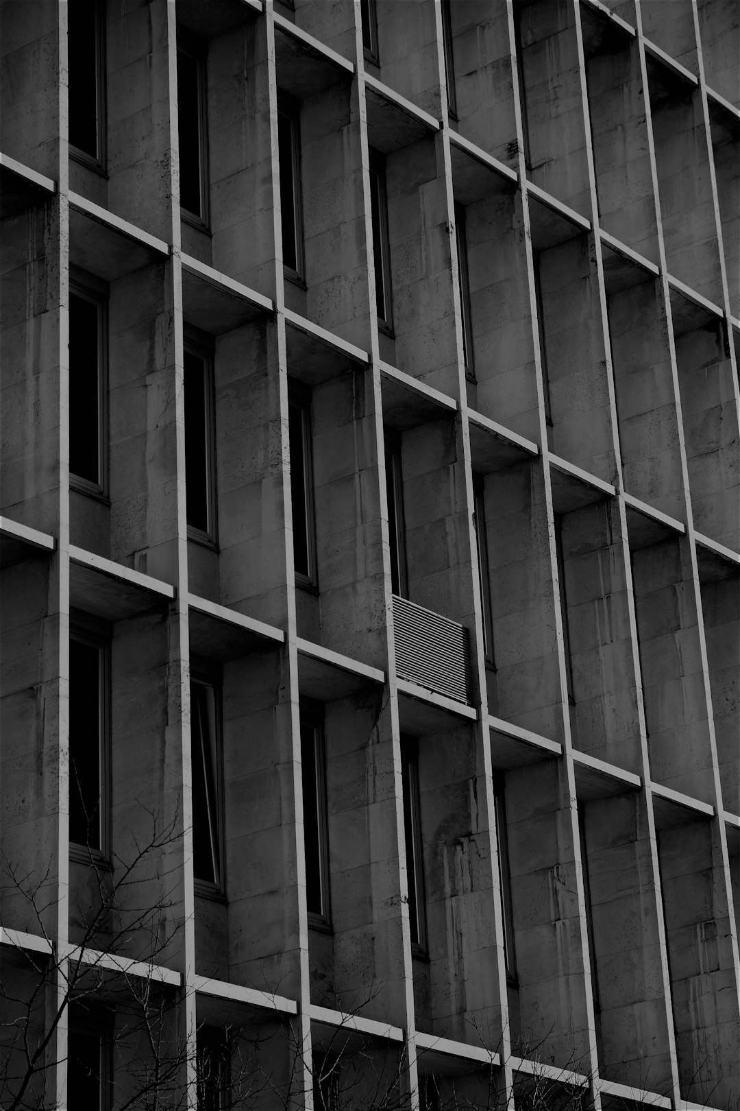gray concrete building
