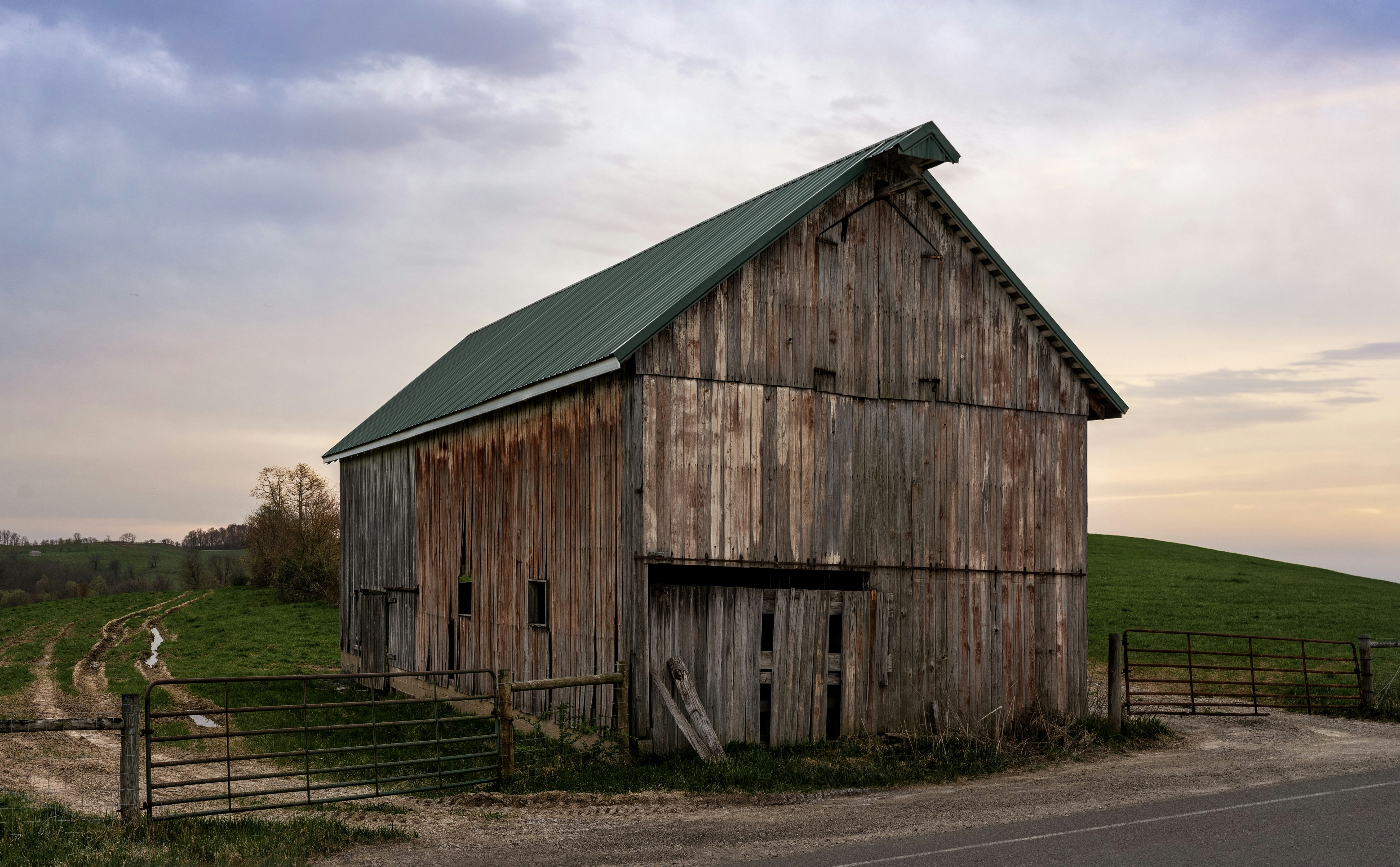 gray wooden warehouse during daytime photo – Free Nature Image on Unsplash