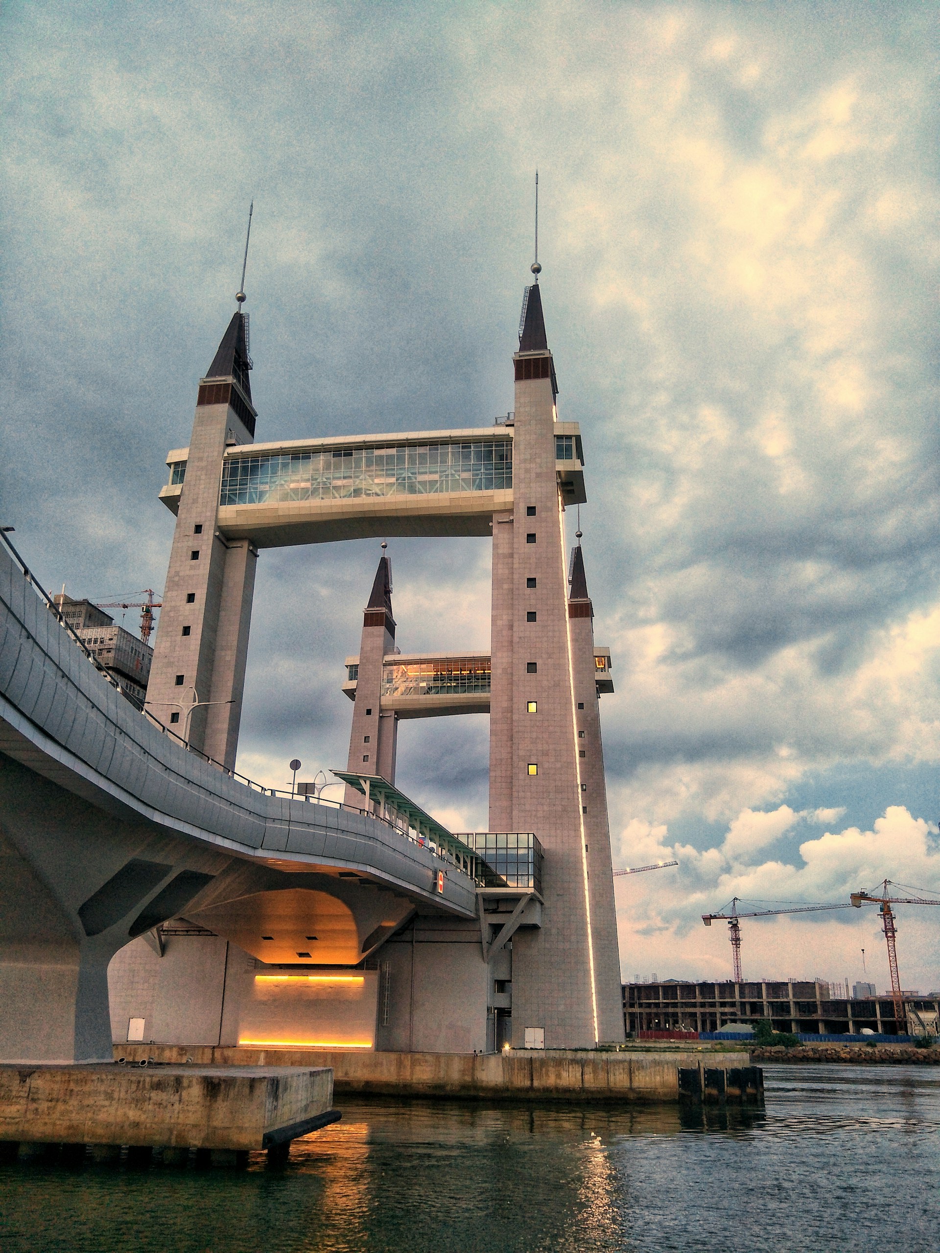 gray and brown concrete bridge