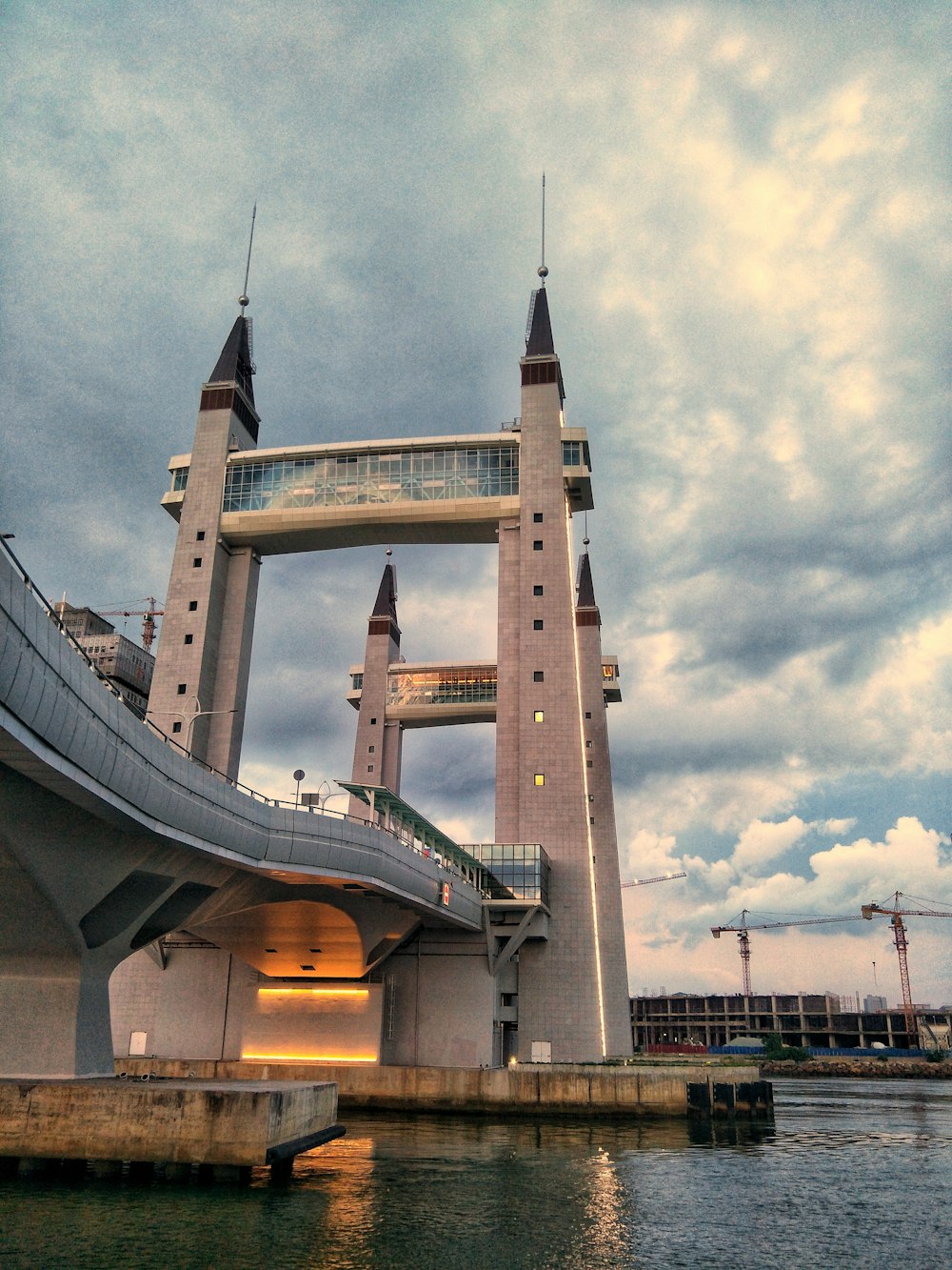 gray and brown concrete bridge