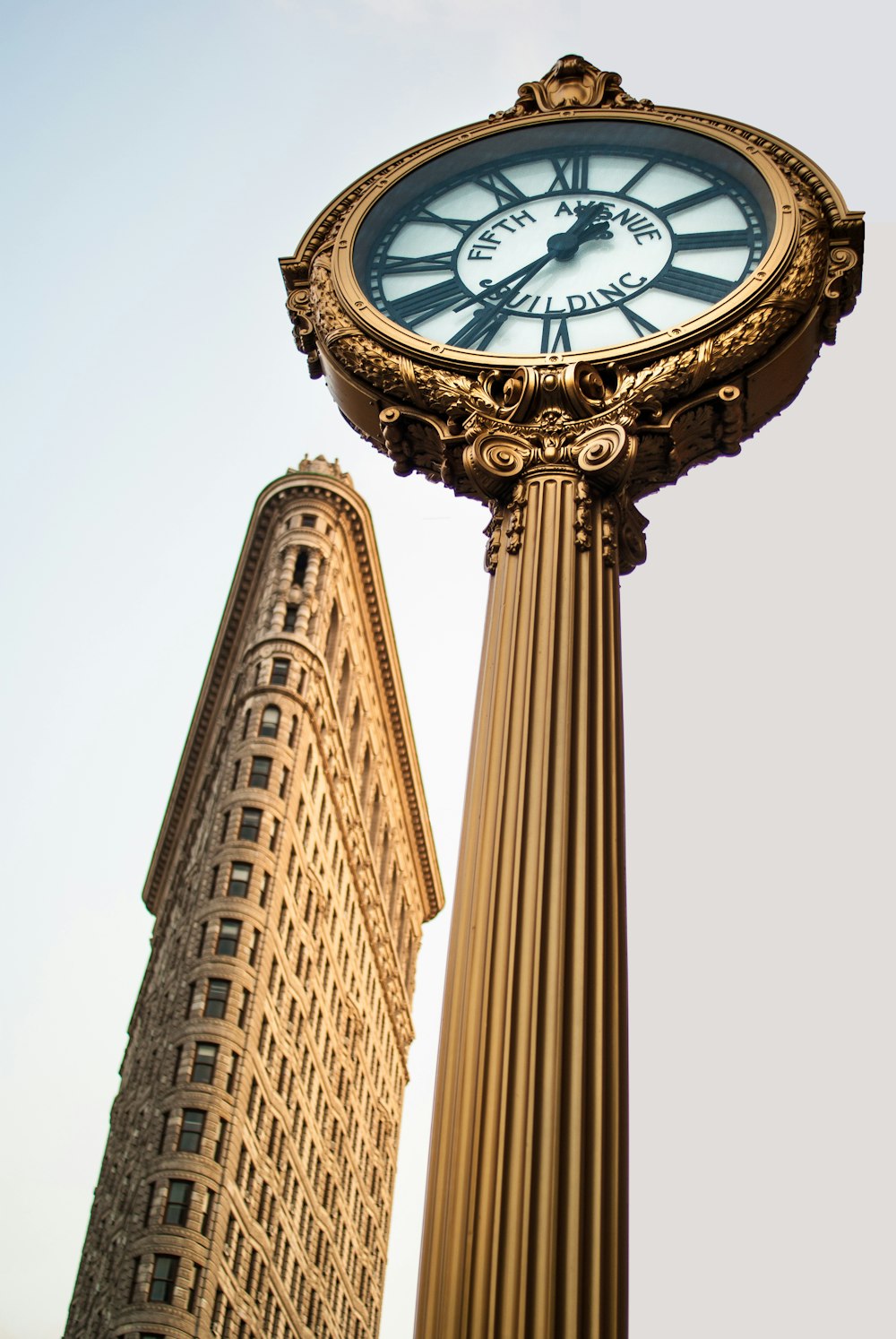 Fotografía de ángulo bajo del edificio Flatiron en Nueva York