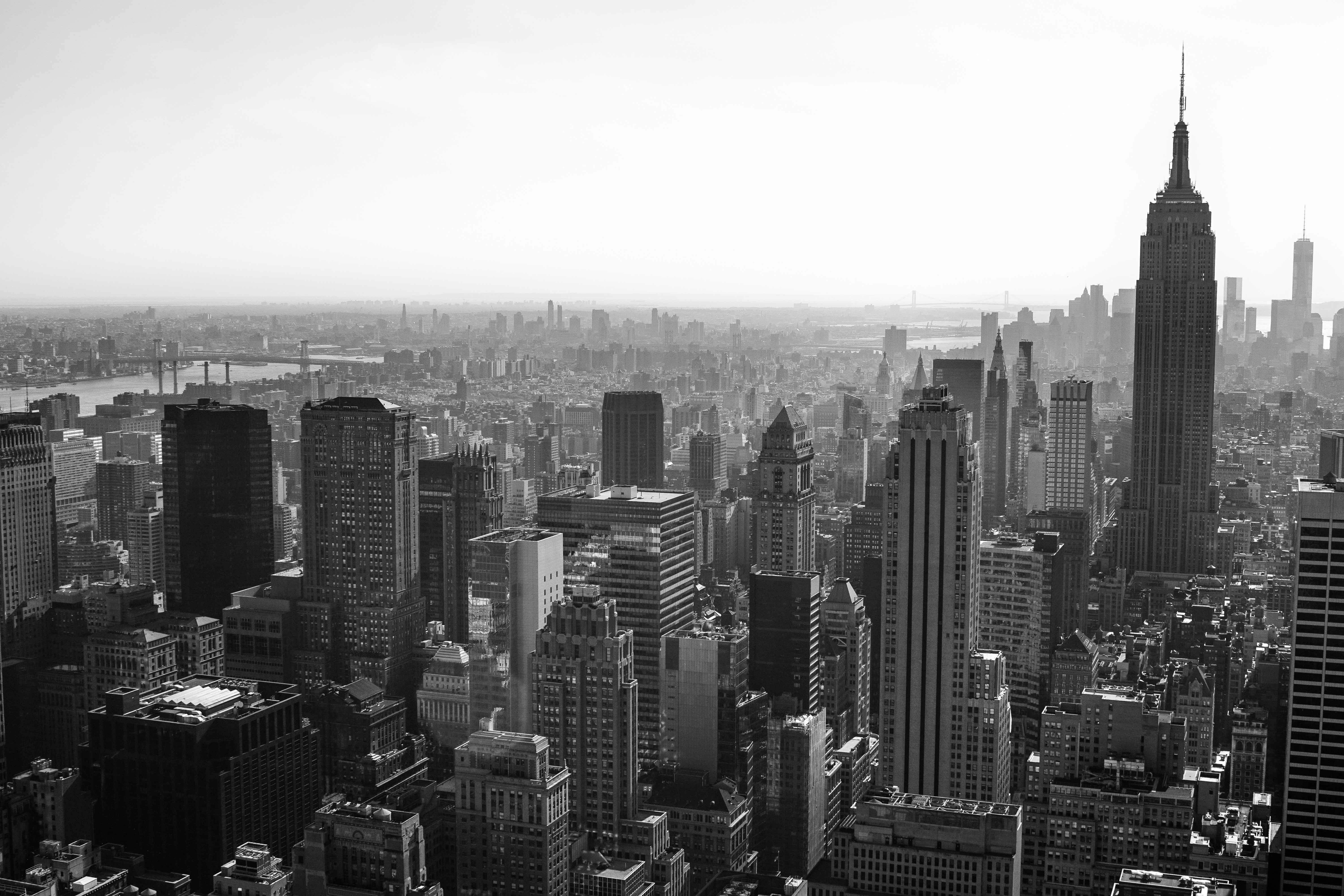 ニューヨーク市のグレースケール写真
