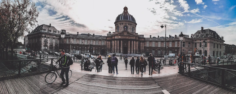 rencontre près d’une cathédrale gothique