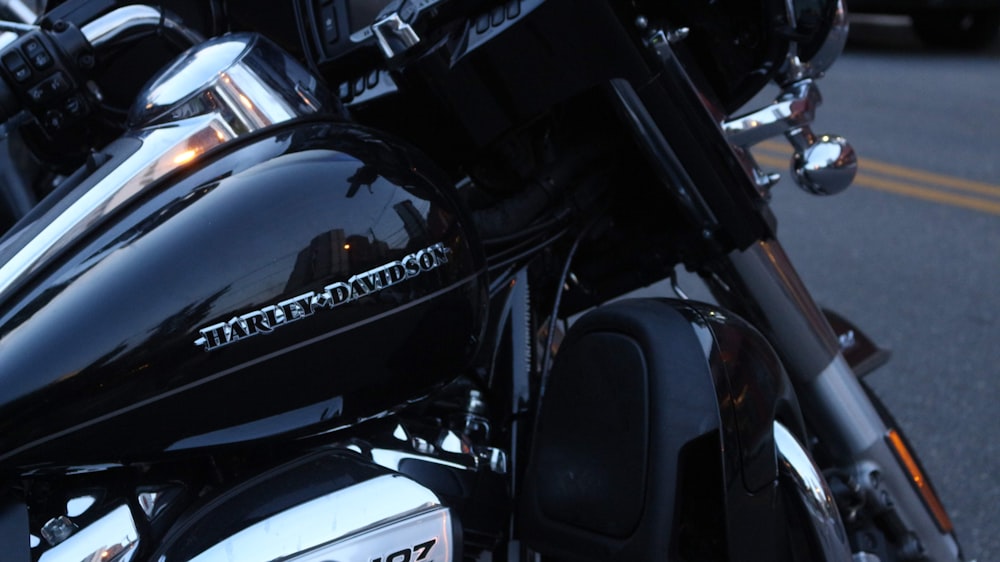 motocicleta negra