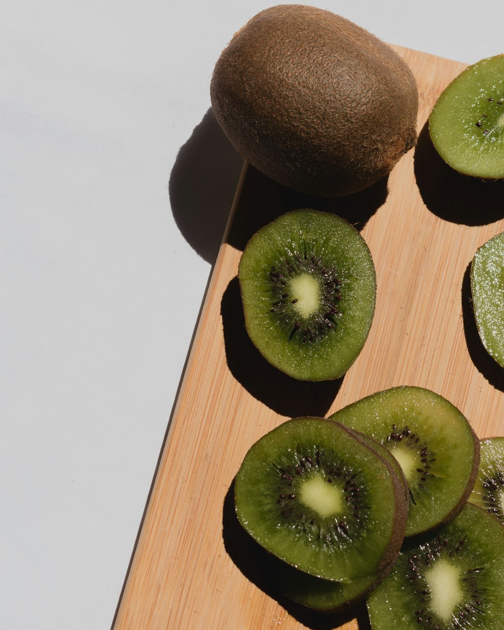 sliced kiwi