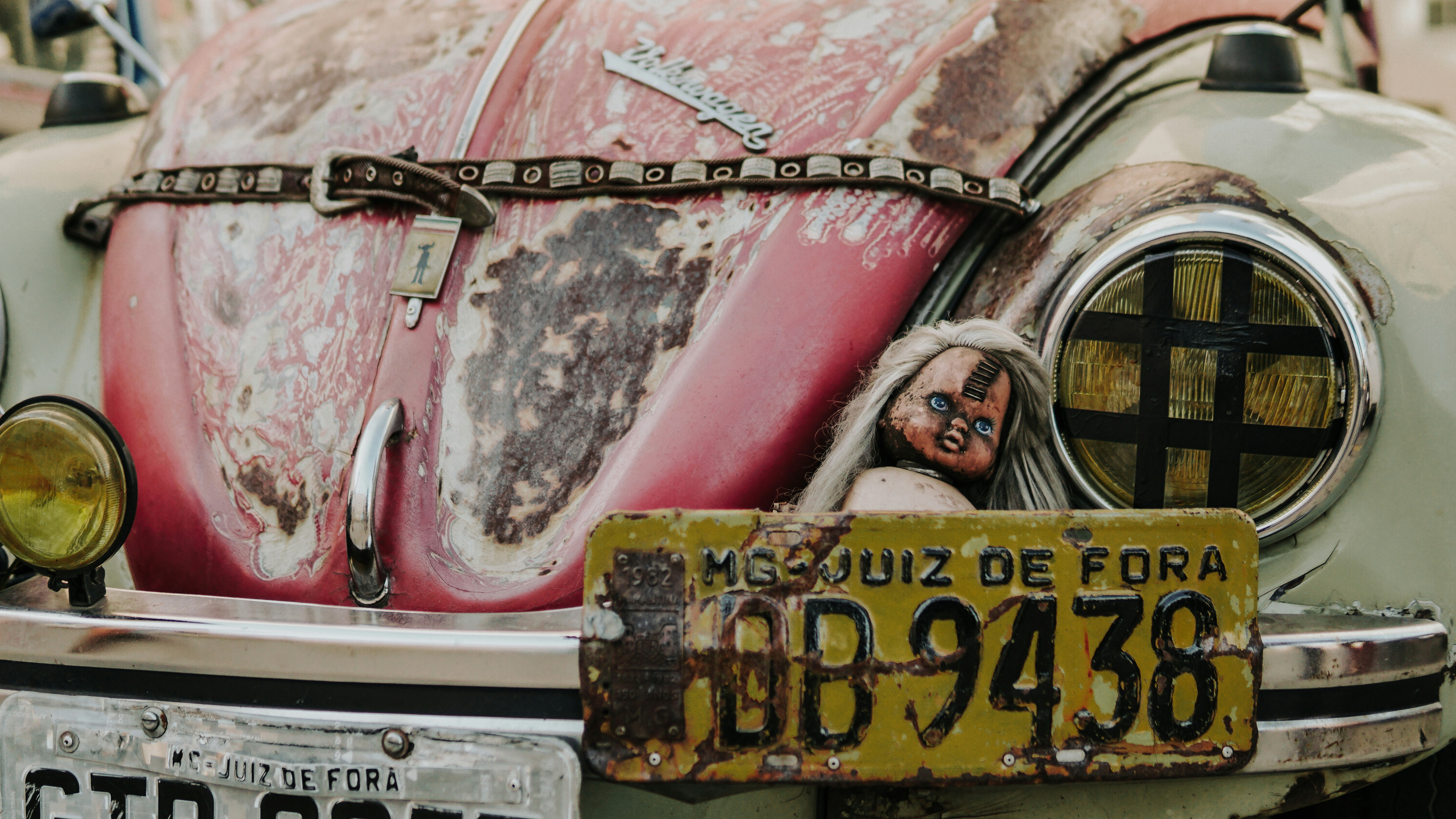 photo-1572567458612-500dbda80202?ixid=M3wxMjA3fDB8MXxzZWFyY2h8OHx8YW50aXF1ZSUyMGNhciUyMHBvc3RlcnN8ZW58MHx8fHwxNzU5NjI0ODA5fDA\u0026ixlib=rb-4.1.0